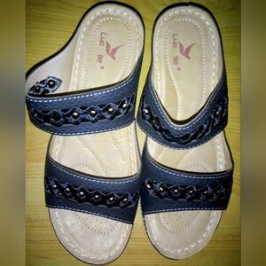 Elegant Black Wedge Sandals by Luo 9e